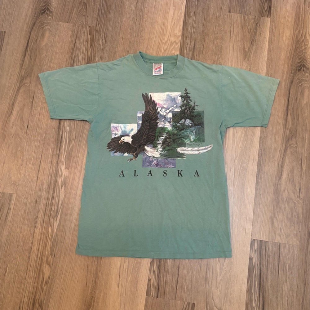 Vintage Alaska bald eagle graphic tee
